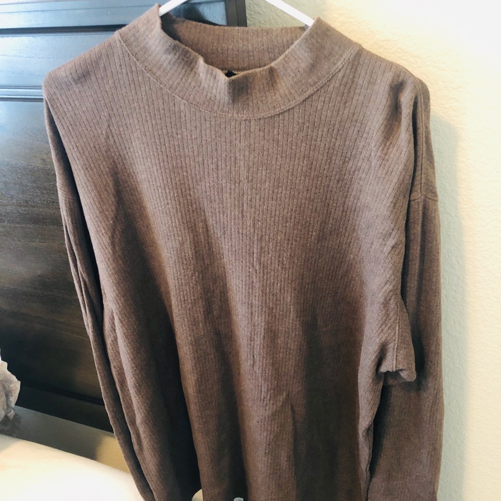 Light turtle neck